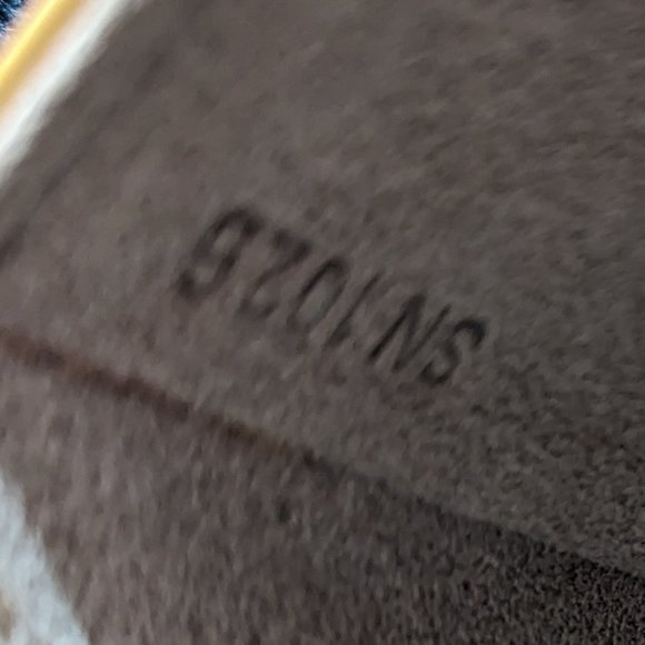 RARE LOUIS VUITTON Vernis Pochette Lagoon Glasses Case in Perle/Yellow - Picture 11 of 14